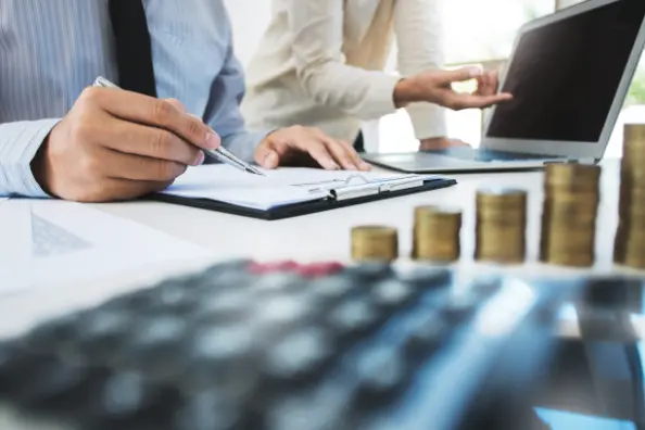 Corporate financial meeting on Peppol InvoiceNow e-invoicing implementation